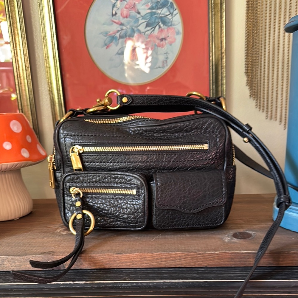 🖤💼🍄Black Leather Crossbody Bag with Gold Accents